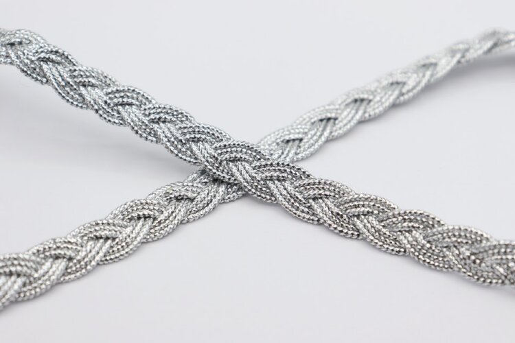 Тесьма-косичка, 8мм, из 3-х србр нитей, 1м (Е1669)